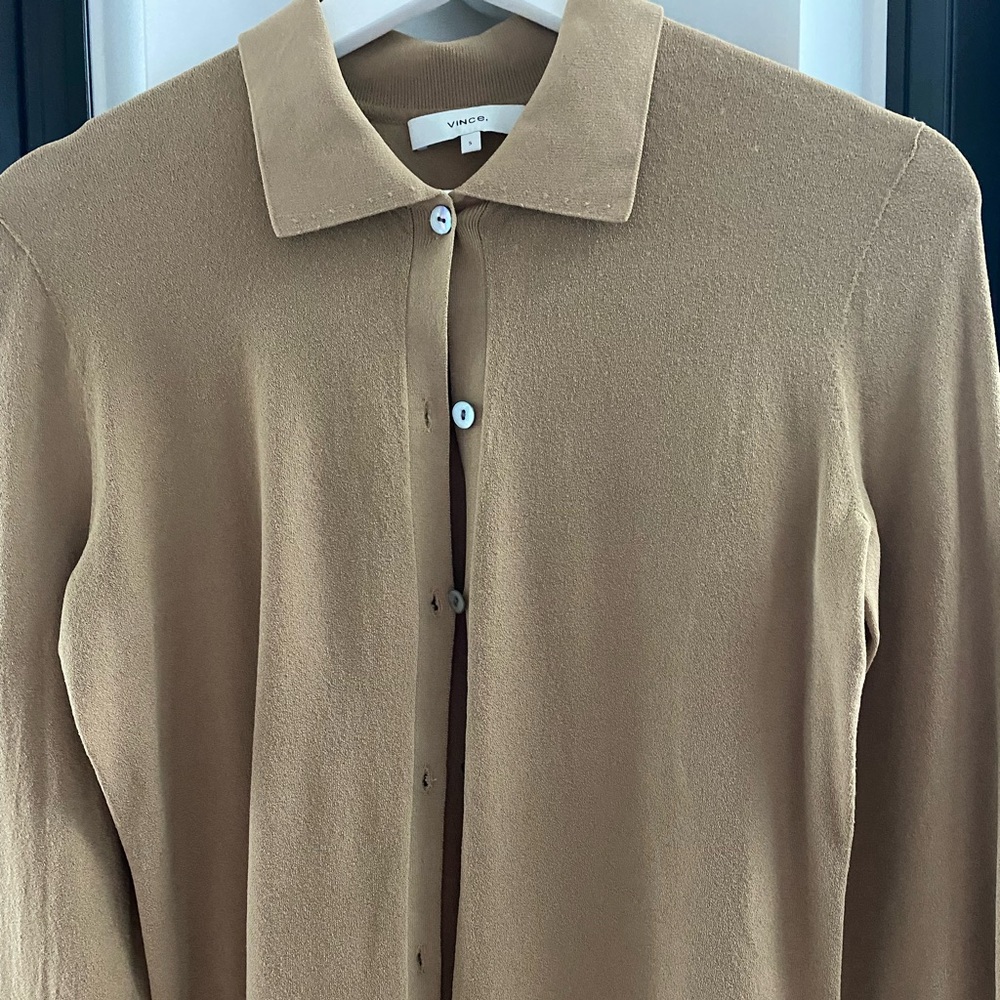 Absolutely new Vince light stretch button cardigan